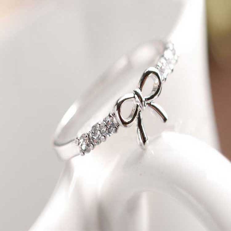 Bow Diamond Ring
