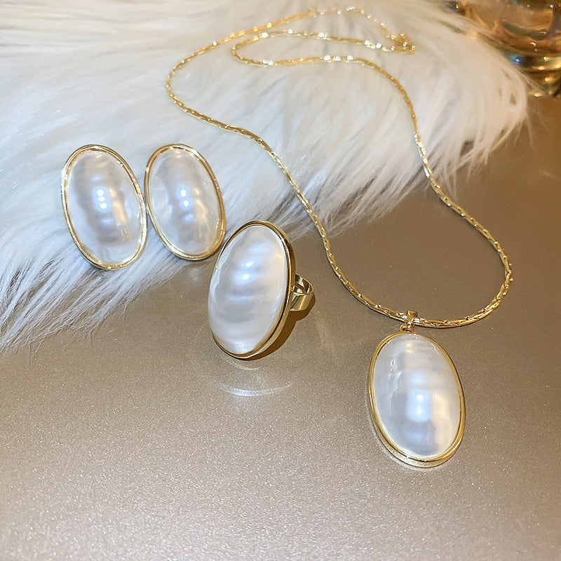 Pearl Luxe Necklace