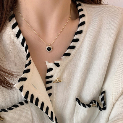 Women's Retro Light Luxury Black Love Heart Necklace