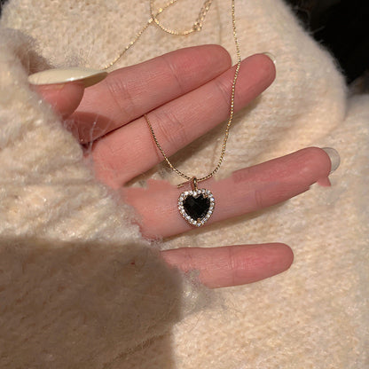 Women's Retro Light Luxury Black Love Heart Necklace
